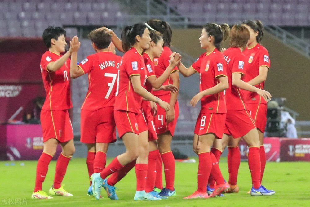 意大利转会专家、FIFA经纪人达里奥-卡诺维认为，奥斯梅恩会在明年6月转会离队。